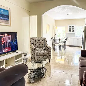 Guest house Red Hassell Manor, Port Antonio
