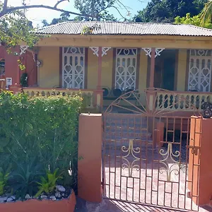 Bed & Breakfast Mesmerize, Port Antonio
